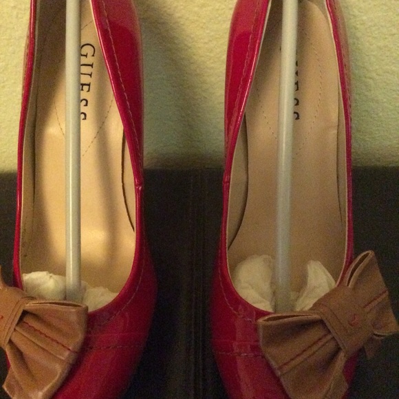 Guess WGCAYLEE NWOT High Heels Platform Shoese Bow Tie Accent Red Lacquer - Picture 2 of 5